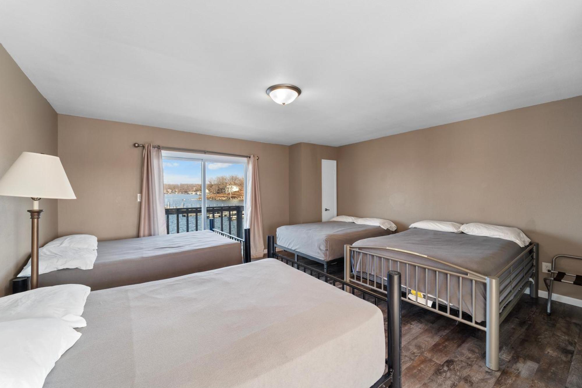Lazy Gator House- Sleep 20- Bachelor Parties Welcome Lake Ozark Exterior photo