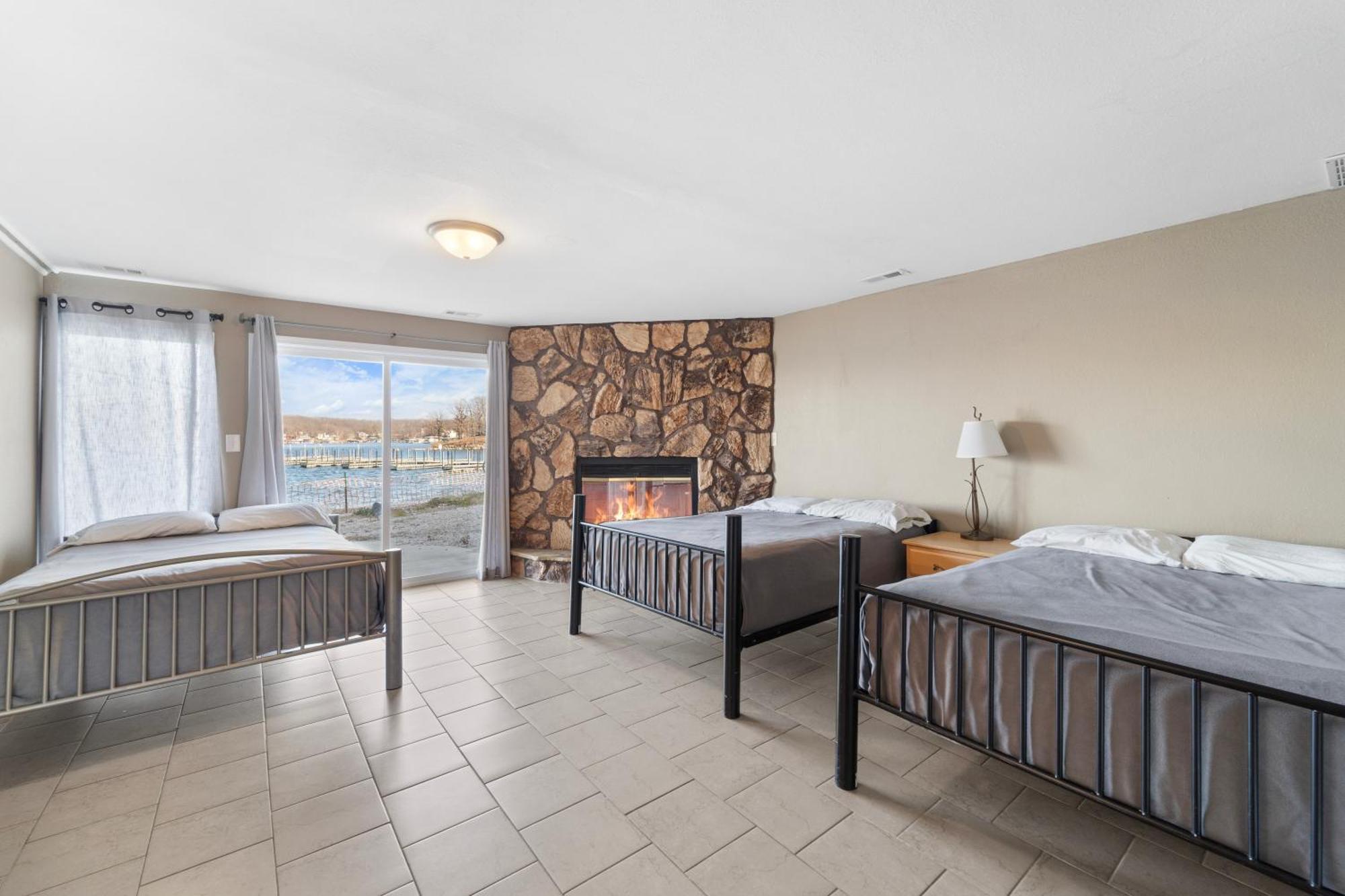 Lazy Gator House- Sleep 20- Bachelor Parties Welcome Lake Ozark Exterior photo